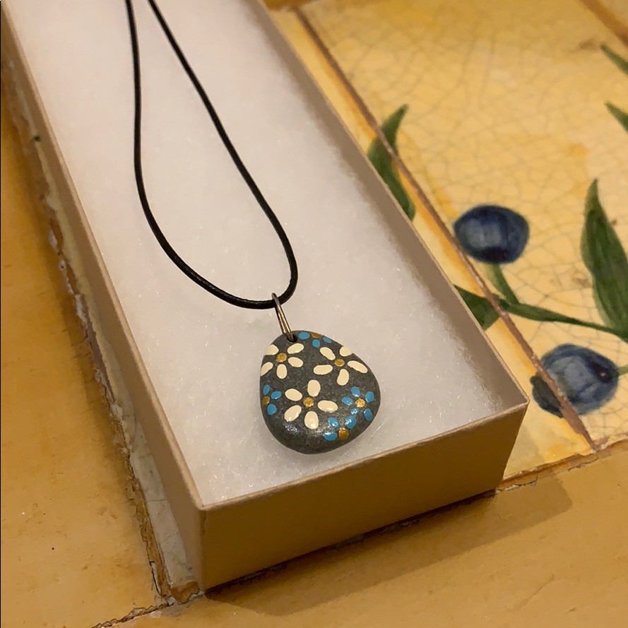 Maine Beach Stone Necklace 18$